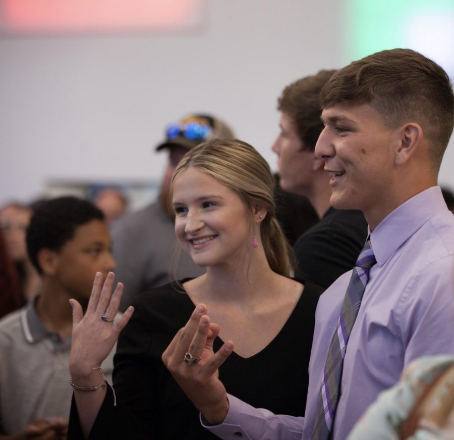 students+with+senior+rings